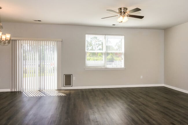 Photo - 534 Hay Hill Ln