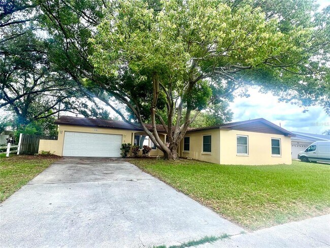 Building Photo - 1848 Nursery Rd Rental