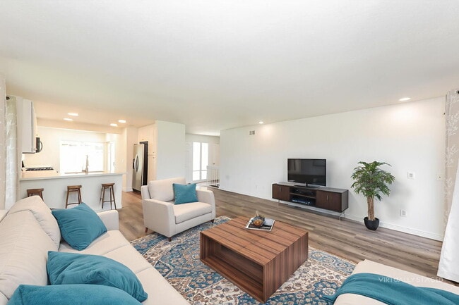 Photo - Modern 3 Bed / 2 Bath Turnkey Home with Exceptional Amenities! Unidad 319