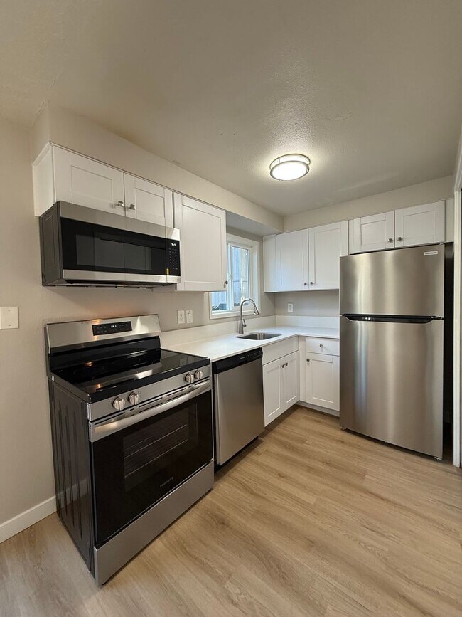 Photo - NOW SHOWING - RENOVATED Townhome Style Apartment In Raleigh Hills - See Listing for DETAILS and S... Unit 5117