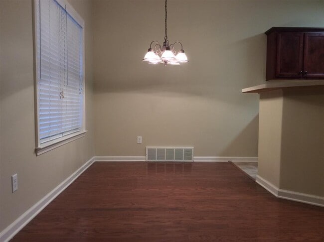 Photo - 3BD/2.5BA with Bonus Room in Collierville Farms.  Over 2300 sq ft!.  Pets are welcome!