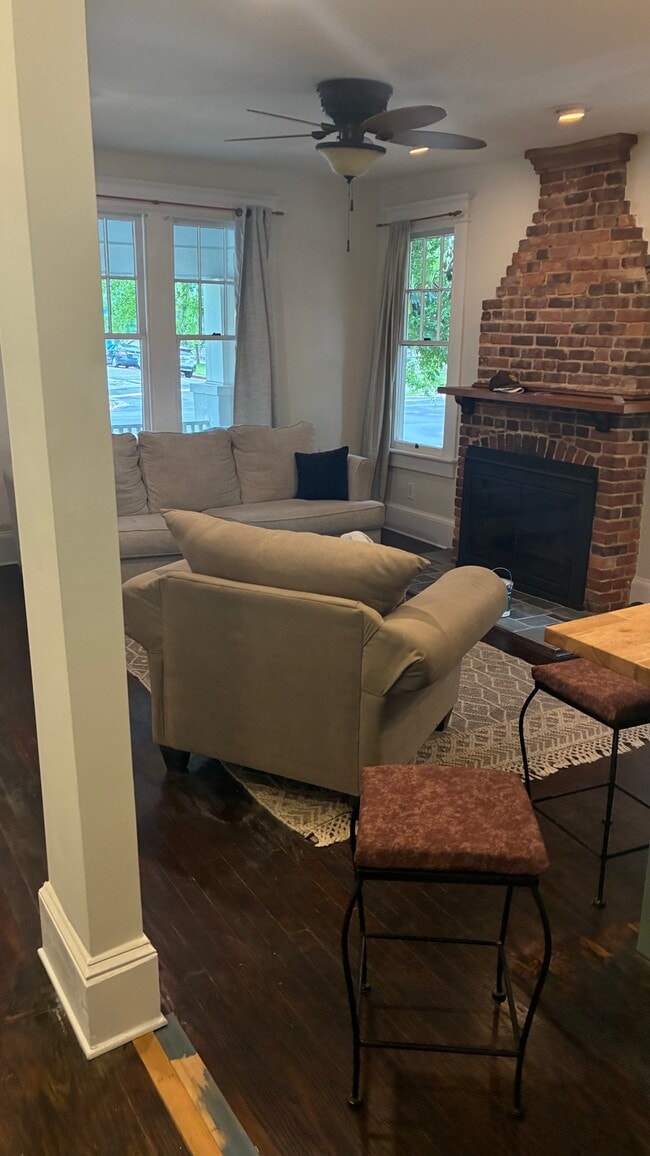 Photo - 1401 Grace St