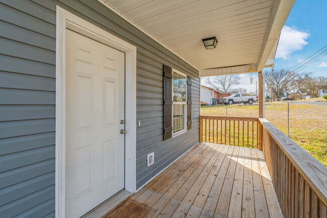 Photo - 2100 Paris Rd