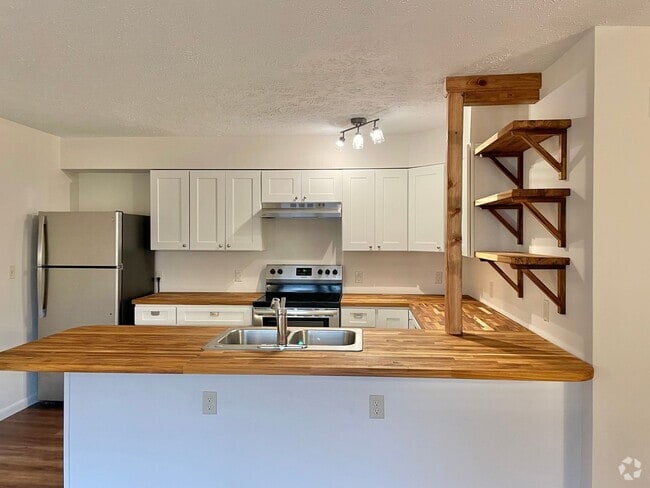 Building Photo - Freshly Renovated 1 bedroom convenient to ... Unit 7 Rental