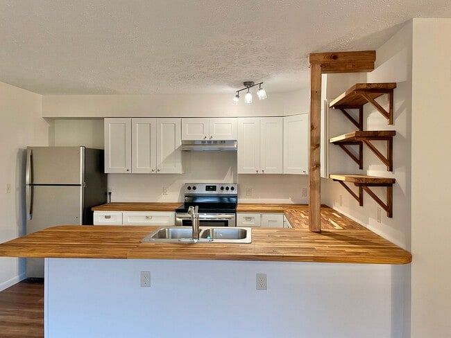 Freshly Renovated 1 bedroom convenient to ... - Freshly Renovated 1 bedroom convenient to ... Apartment Unit 7