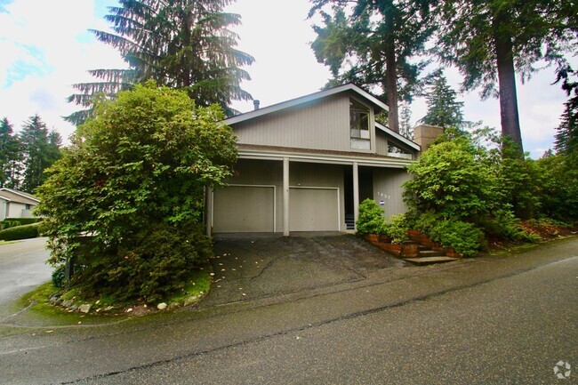 Building Photo - Discover Your Dream Home in Bellevue!