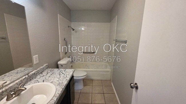 Photo - 3907 N Rockwell Ave Unit 221