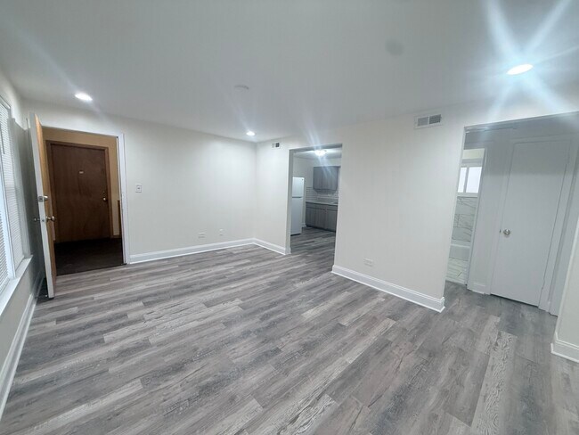 Photo - 11137 S Emerald Ave Unidad 2N