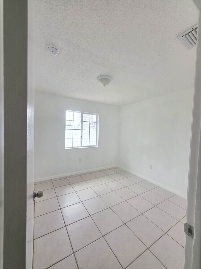 Photo - 2575 NE 192nd St Unidad 2575 NE 192 St