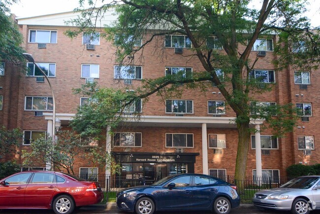 Building Photo - 3825 N Pine Grove Ave Rental