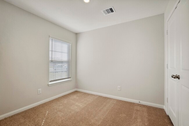 Building Photo - 396 Tejas Trl