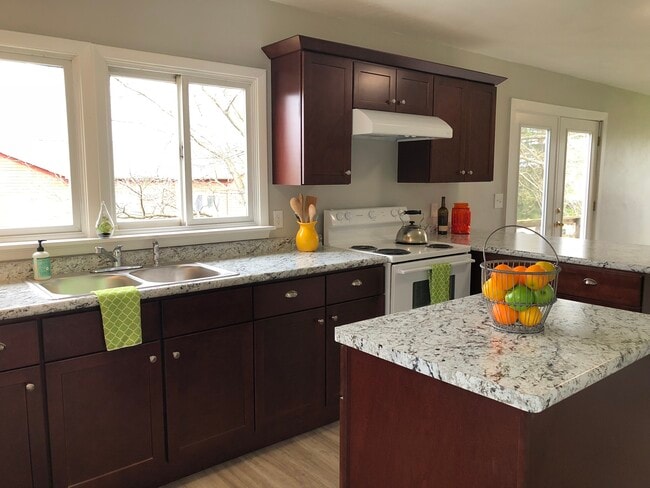 Building Photo - 1020 Danby Rd