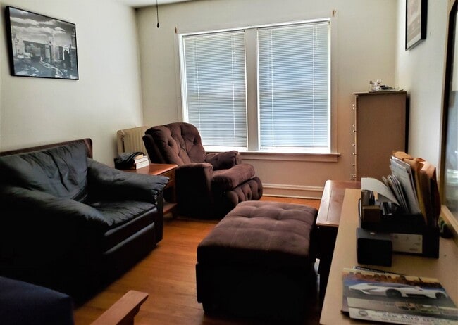 Photo - 1058 W Cornelia Ave Apartment Unit 3