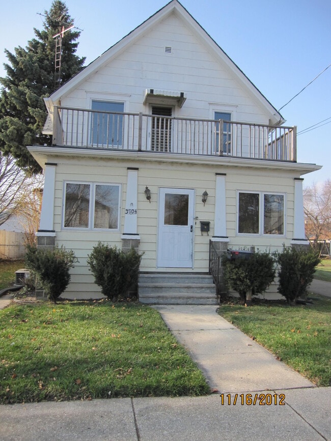 Building Photo - 3904 14th Ave Unit Upper
