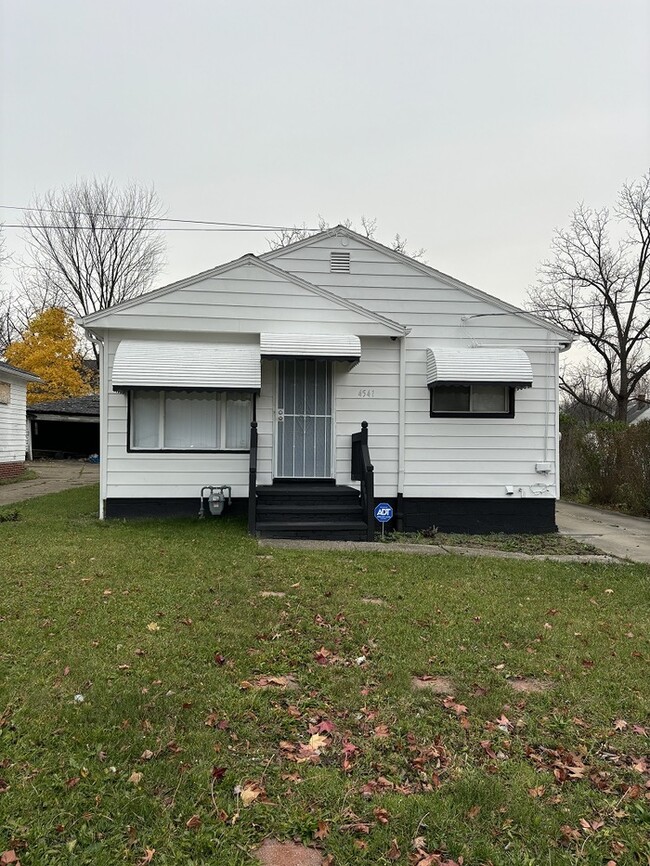 NEWLY RENOVATED 3 BEDROOM! - NEWLY RENOVATED 3 BEDROOM! Casa