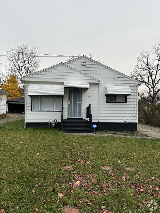 Building Photo - NEWLY RENOVATED 3 BEDROOM! Rental