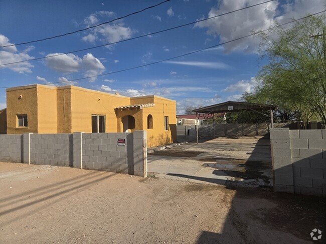 Building Photo - 5855 S 6th Ave Rental