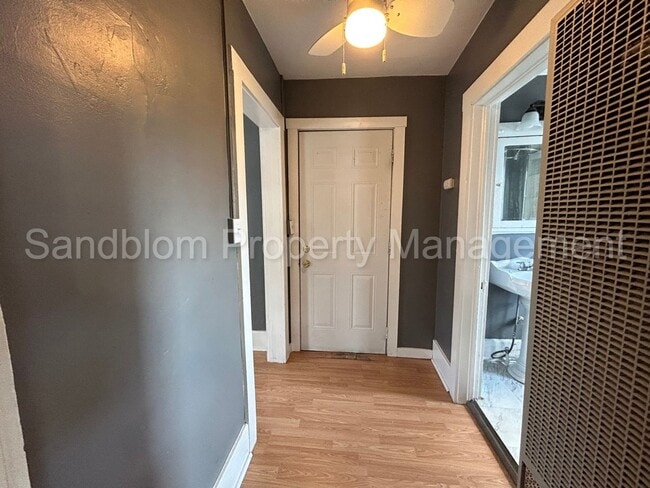 Photo - FOR LEASE | Riverview | 1 Bed, 1 Bath Gara...