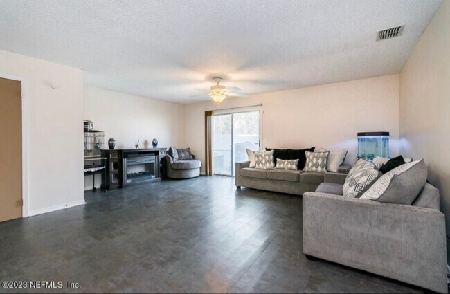 Photo - 5545 Bennington Dr