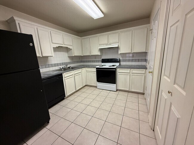 Photo - 3208 Raven Dr Unidad A