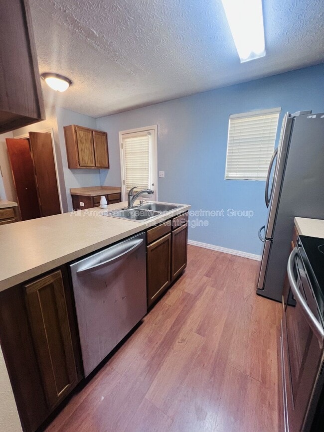 Photo - 1815 Pointed Leaf Ln