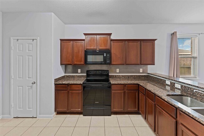 Photo - 5015 Alder Bend Ln