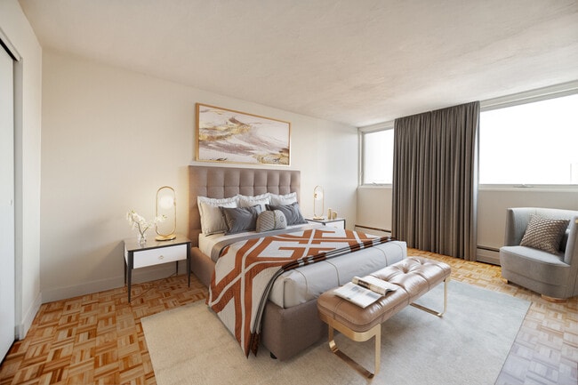 Photo - Place Samuel de Champlain