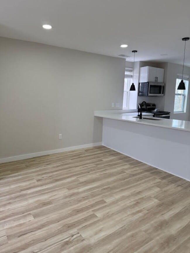 Photo - 939 Chateau Ave Unit Apt 1