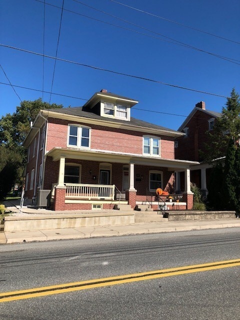 Building Photo - 1359 W Main St
