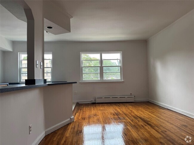 Building Photo - 78-01 164th St Unit 2F Rental