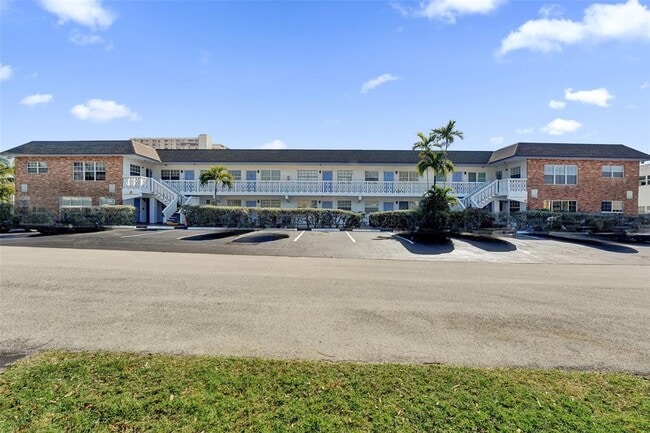 Photo - 3220 NE 10th St Unit #13