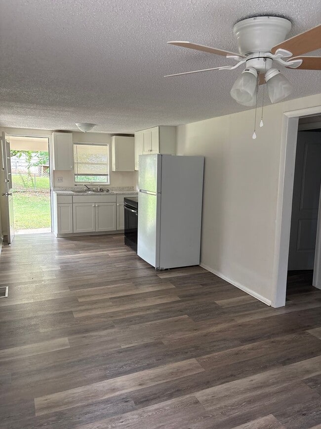 Photo - 110 A St