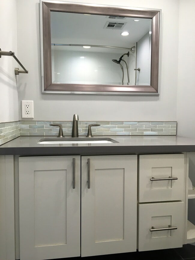 Photo - 2/2/2 Liliuokalani Gardens condo, Waikiki, Spacious, Great Views & Amenities Unit 1912