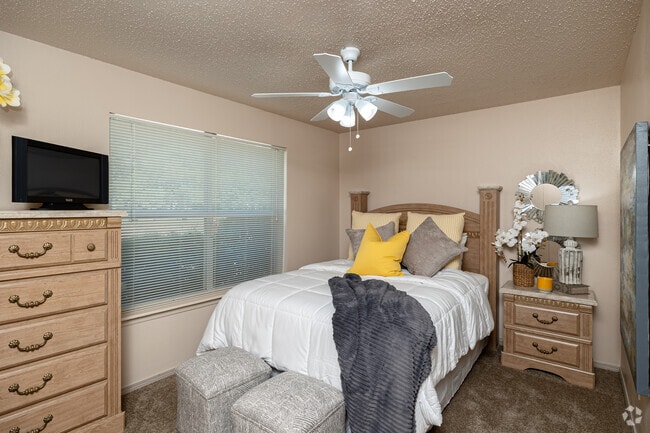 2BR, 2BA - 987SF - Primary Bedroom - Eagle Nest
