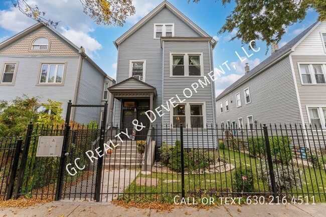 Building Photo - 1649 N Richmond St Unit 1