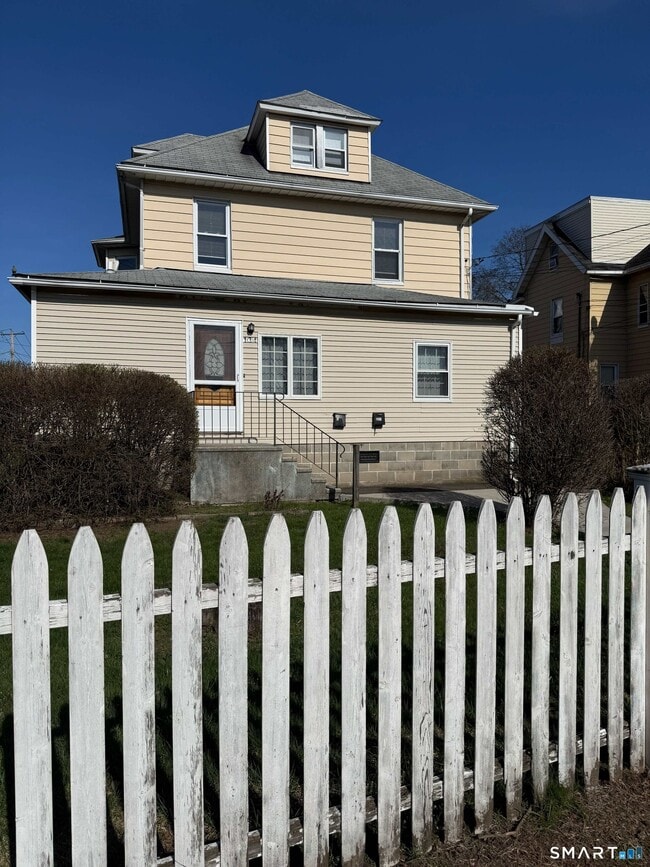 Building Photo - 134 Woodward Ave Unit 2