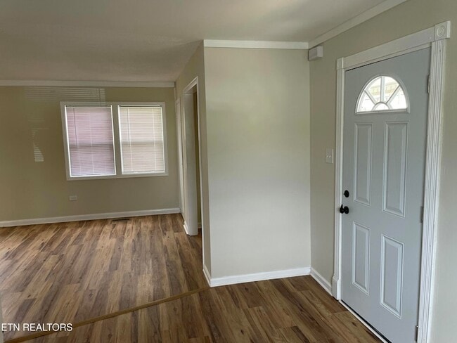 Photo - 440 W Outer Dr