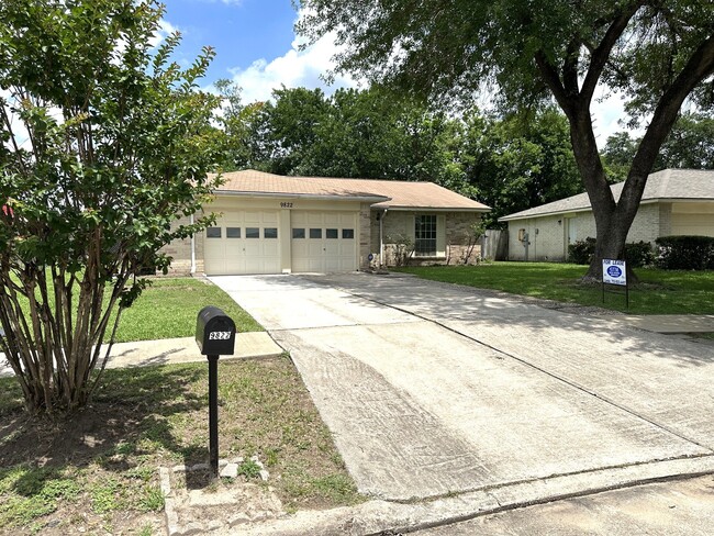 Building Photo - 9822 Rumbling Wood Ln