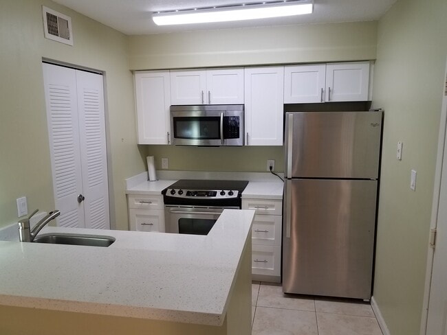 Photo - 550 S Park Rd Unit 815