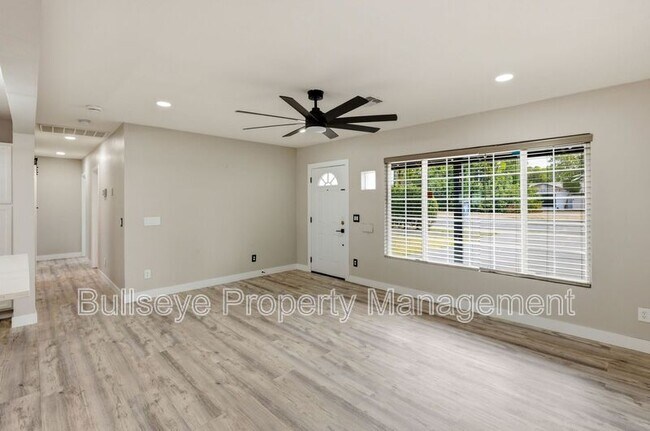 Photo - 2022 N 40th St