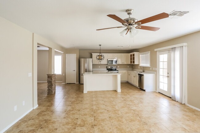 Photo - 10425 W Miami St