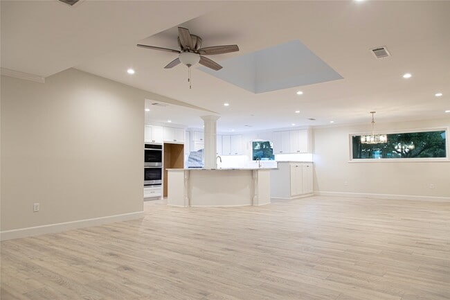 Building Photo - 3619 S Braeswood Blvd Rental