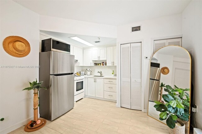 Photo - 3051 SW 27th Ave Unit 302
