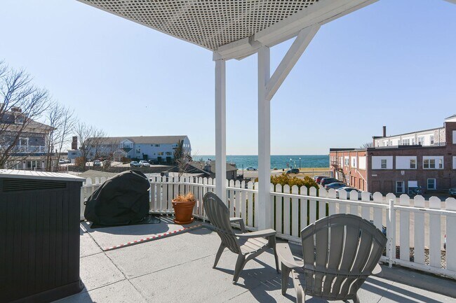 Photo - 13 Middle St Unidad Harbortown Hideaway