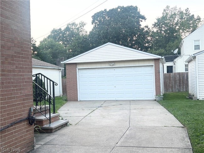 Photo - 20209 Lakeshore Blvd