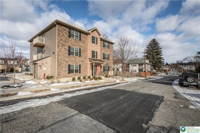 Photo - 1513 Maple St Unit 101