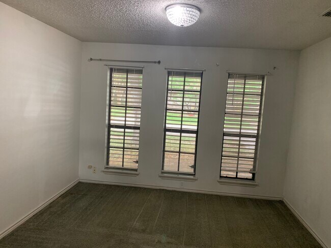 Photo - 4534 Silver Hollow Dr