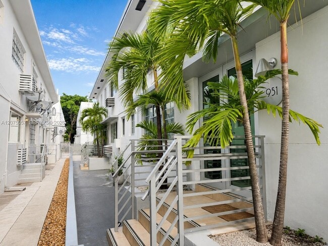 951 Jefferson Ave Unit 2