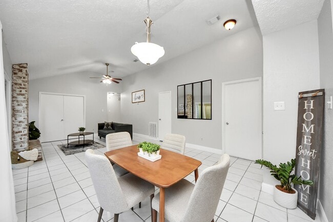 Photo - 20627 Burwood Cir