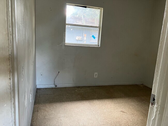 Photo - 408 Terry St